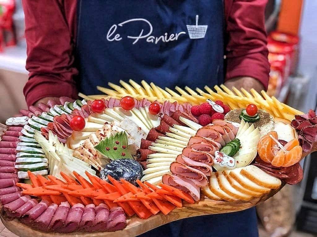 15 Idées Pour Présenter un Beau Plateau de Charcuterie (Et Impressionner  Vos Invités).